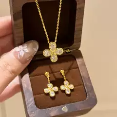 French Vintage Diamond-encrusted Four-leaf Clover Pendant Necklace Fashion Light Luxury High-end Sense Delicate Flower Stud Earrings Women's Earrings