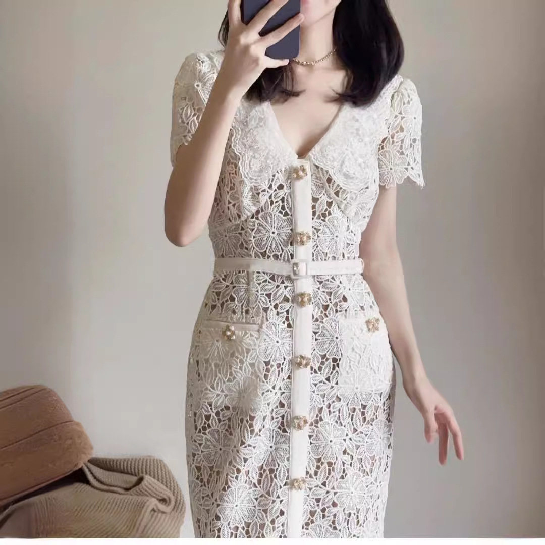 Đầm maxi nữ ren thêu hoa cổ chữ V tay ngắn thắt eo — Xăng-đan