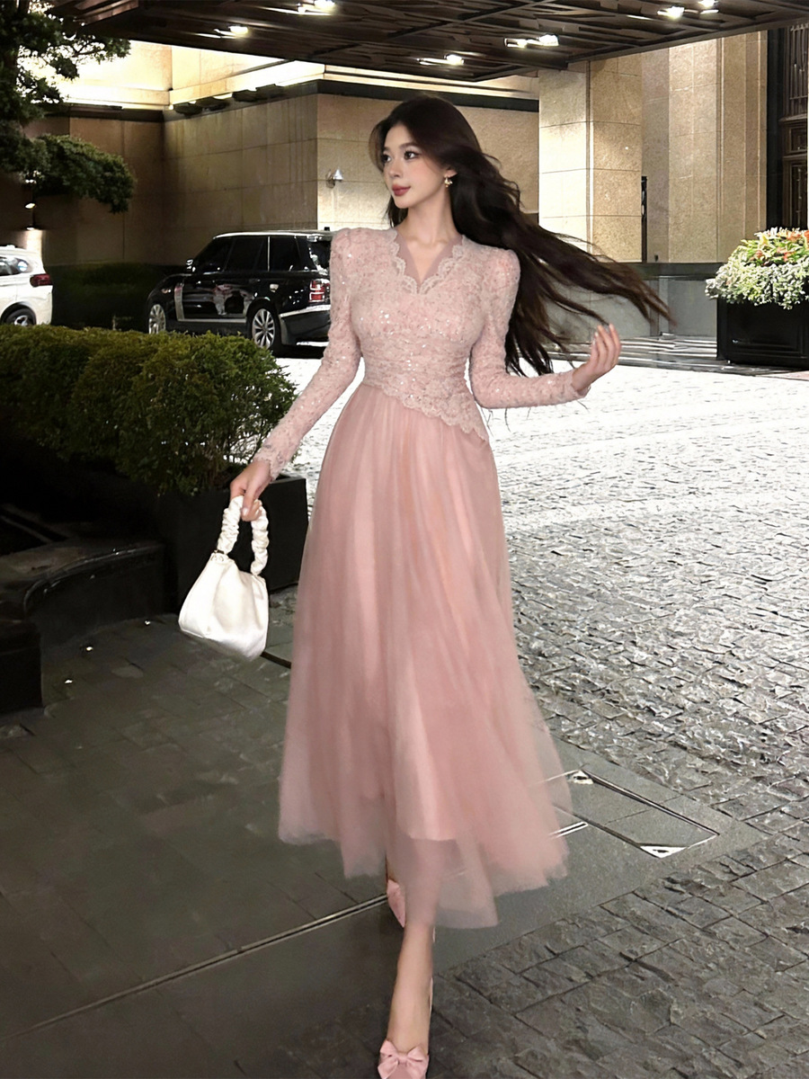 Đầm liền thân lưới xòe rộng chiết eo cổ chữ V phối ren phong cách dịu dàng thanh lịch — Màu hồng, Màu kaki