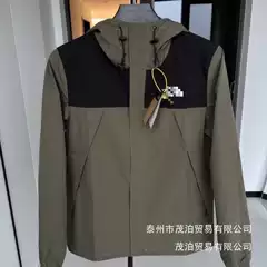 Spring Hardshell Printed Jacket for Men and Women, Couple Style Windbreaker, Urban Commuter Jacket, Classic Plaid Pattern Wholesale