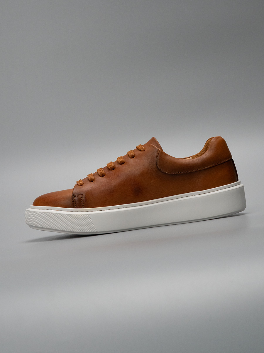 Giày sneaker da retro đánh bóng kiểu mới — Màu đen