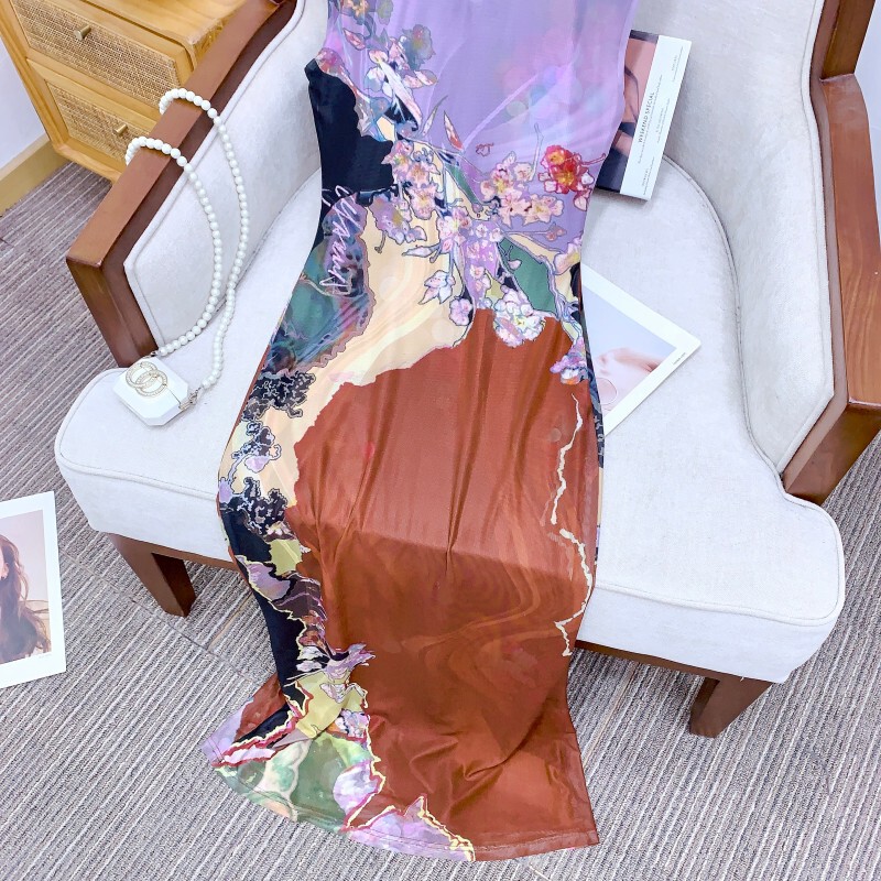 Đầm ôm body nữ in họa tiết trừu tượng phối màu tương phản dáng đuôi cá — Phiên bản mở rộng màu đen và cà phê, Phiên bản mở rộng màu tím và màu be, Phiên bản thông thường màu cà phê đen, Phiên bản thông thường màu tím và màu be