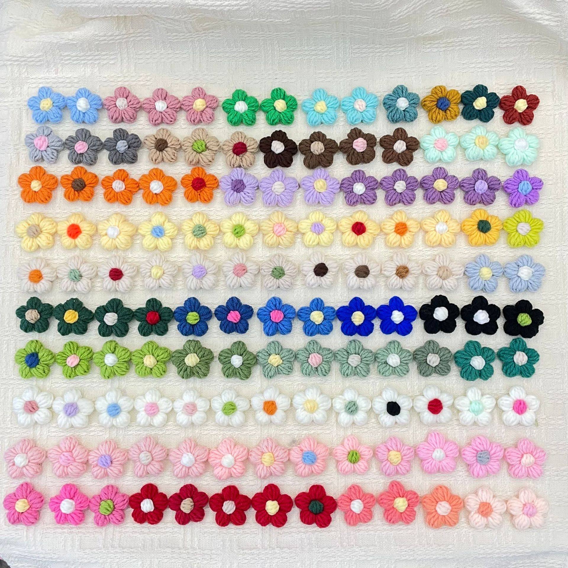 Puff flower 4cm hand crochet hand woven clothing accessories lace hair accessories small flower handmade flower wholesale