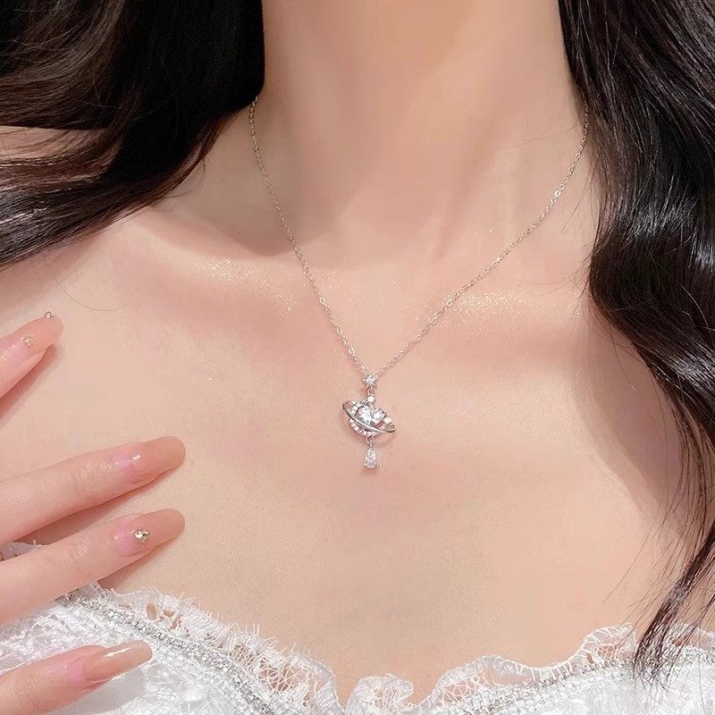 Titanium Steel Non-Fading Diamond Star and Moon Necklace for Women High-End Accessible Luxury Niche Design Safe Clavicle Chain Valentine's Day Girlfriend