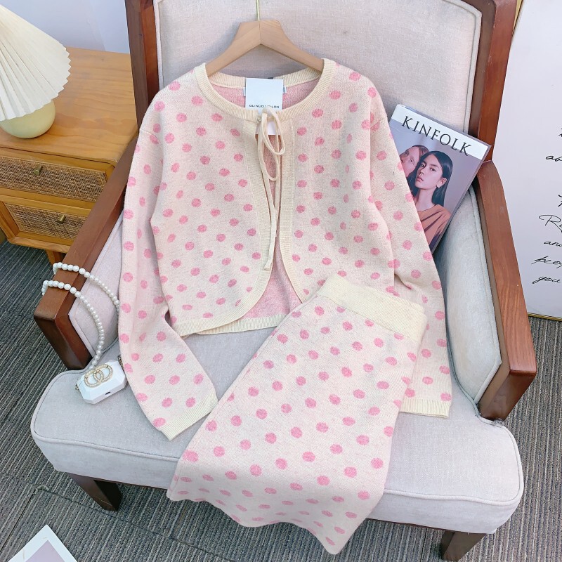 Bộ cardigan dệt kim họa tiết chấm bi kèm chân váy midi — Chân váy, Áo khoác cardigan dệt kim