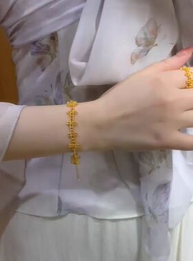 新款沙金蕾丝镂空小花手链女黄金色时尚轻奢级感四叶草花朵手饰