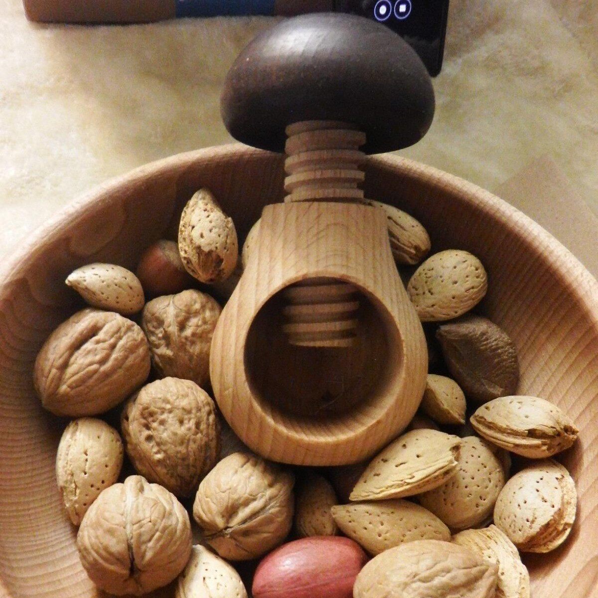 Wooden Creative Mushroom-Shaped Walnut Clip Red Black Green Mushroom Nut Wooden Clip Shell Opening Tool Japanese Multi-Function