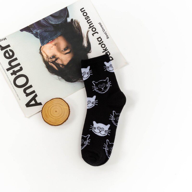 春秋新款卡通直板狗中筒袜棉质袜子女 诸暨厂家批发