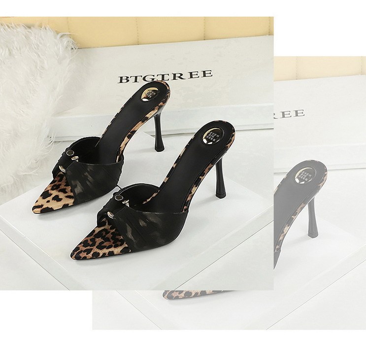 Sandal cao gót nữ mũi nhọn quai ngang chất liệu ren phối nhún, gót nhọn thanh mảnh — Họa tiết da báo, Màu be, màu đen