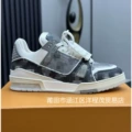Gray denim print
