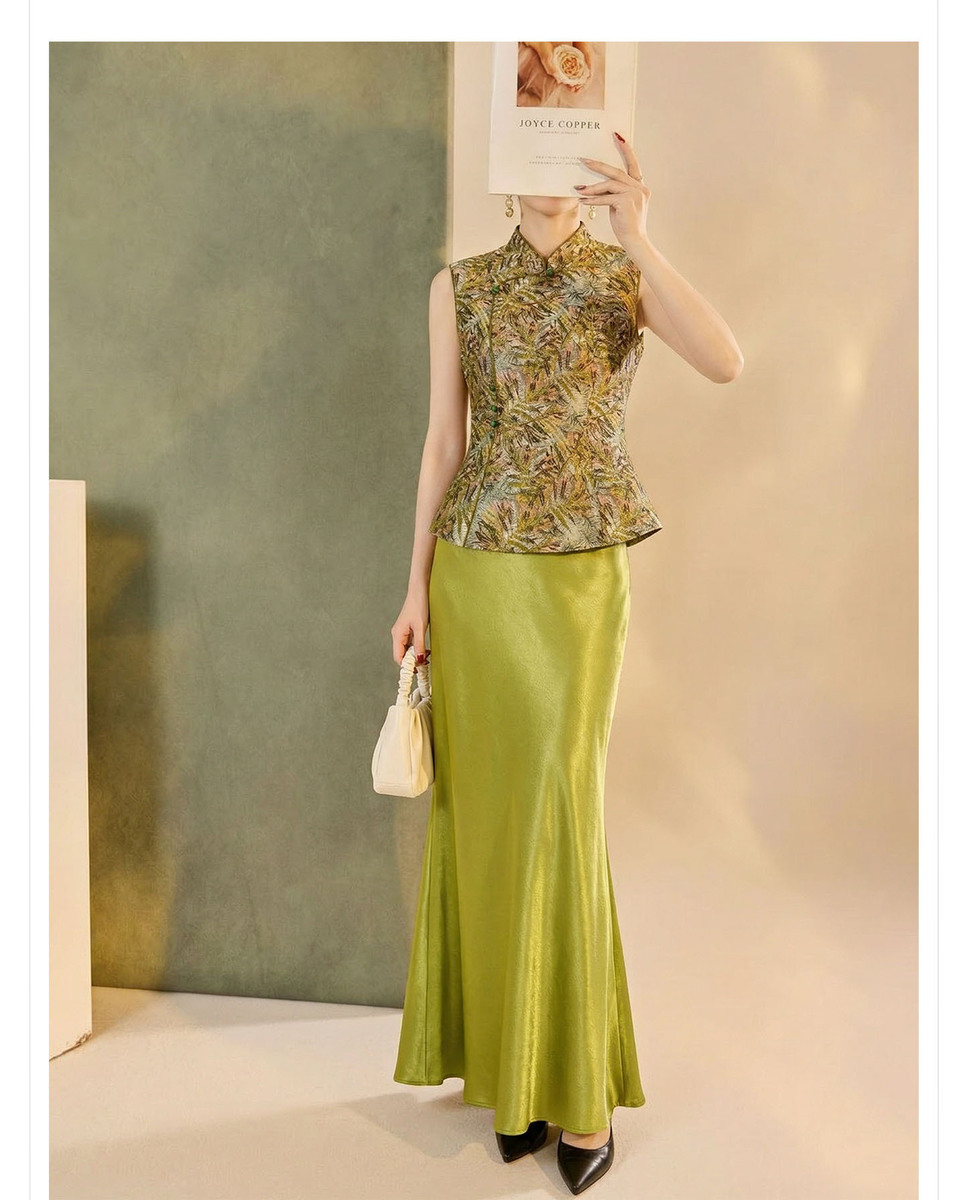 Bộ áo gile dệt jacquard cổ cao không tay kèm chân váy dài chữ A họa tiết hoa — Chân váy vàng hổ phách (giao hàng trong 7 ngày), Chân váy xanh lá trúc (giao hàng trong 7 ngày), Áo gile dệt jacquard (giao hàng trong 7 ngày), Áo gile dệt jacquard (giao hàng trong ngày)