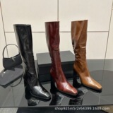 Модные осенне-зимние кожаные сапоги с квадратным носком в стиле ретро на толстом высоком каблуке и боковой молнией; сезон осень-зима 2025; рыцарские сапоги выше колена