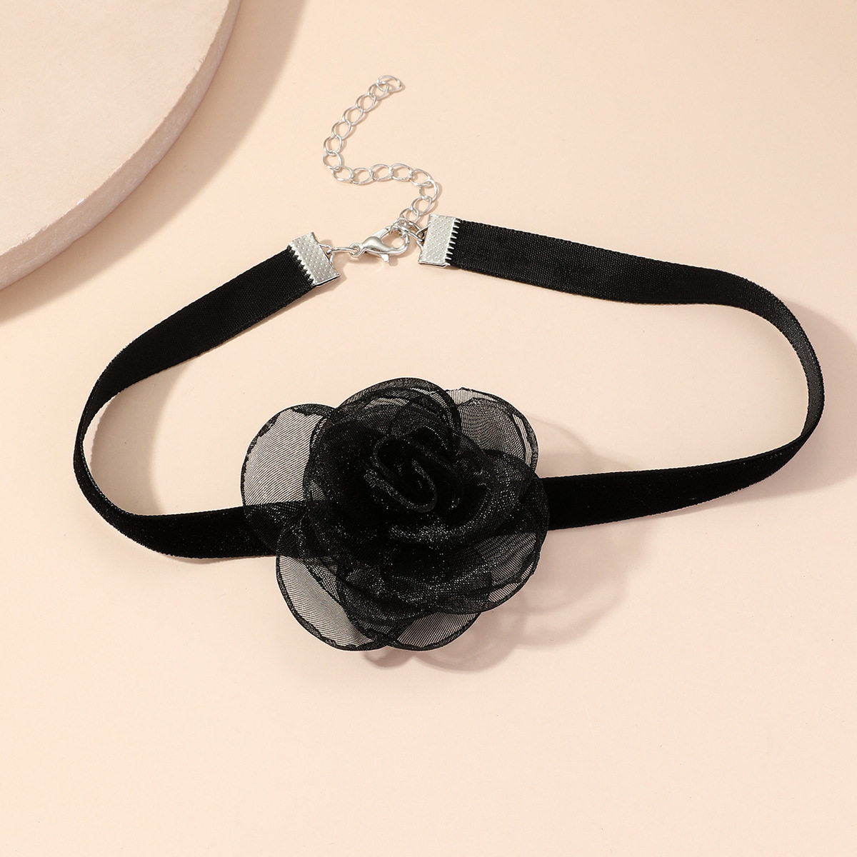 2023 New Collar Women's Necklace Lace Black Retro Necklace Light Luxury Niche Burgundy Velvet Camellia Clavicle Chain