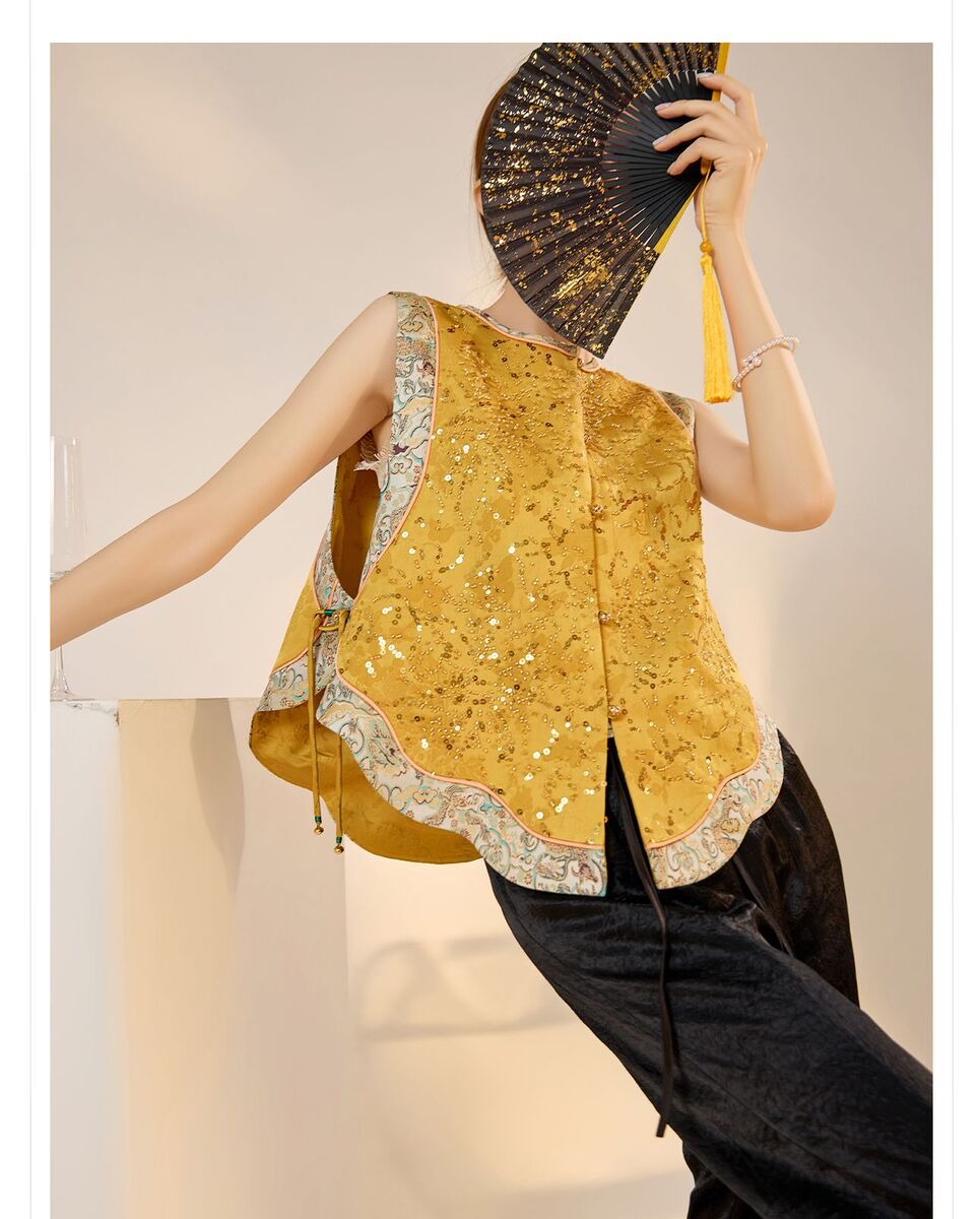 Áo vest nữ cổ tròn thêu nổi cúc bấm phong cách thanh lịch