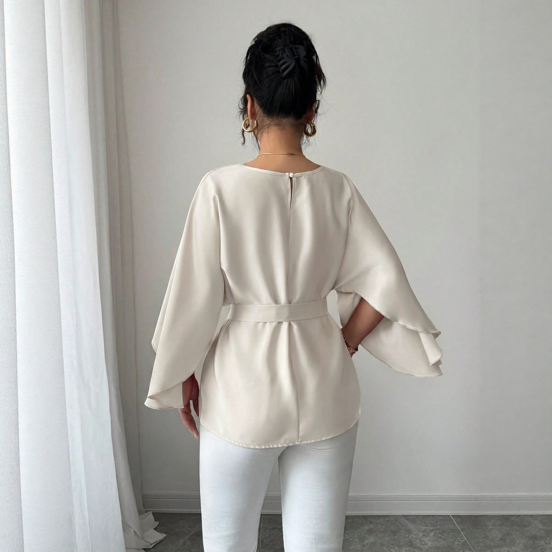 French Style Womens Blouse Soft Apricot Color Round Neck Waist Defining Slim Fit Elegant Casual Wear Wholesale