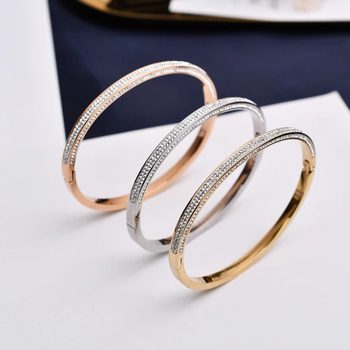 Net red style chic starry bracelet female plated 18K gold titanium steel cold style all-Match full diamond buckle bracelet