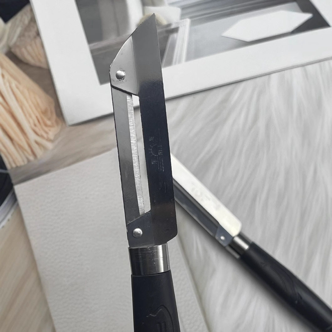 Multi-purpose black handle stainless steel peeler two-in-one dual-purpose planer apple potato fruit peeling artifact wholesale