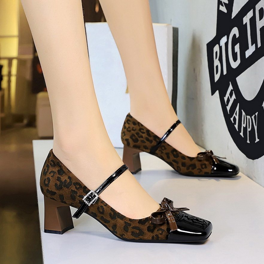 Giày Mary Jane Nữ Nỉ Báo Đốm Phối Màu Chiều Cao Đế Khoảng 5cm Khóa Chữ T Đính Đá