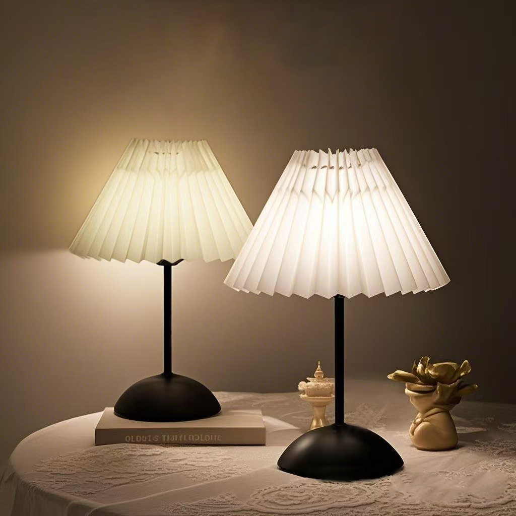 Nordic Middle Ancient Table Lamp American Metal Dormitory Bedroom Sleep Bedside Lamp Pleated Cloth Cover Night Light Atmosphere