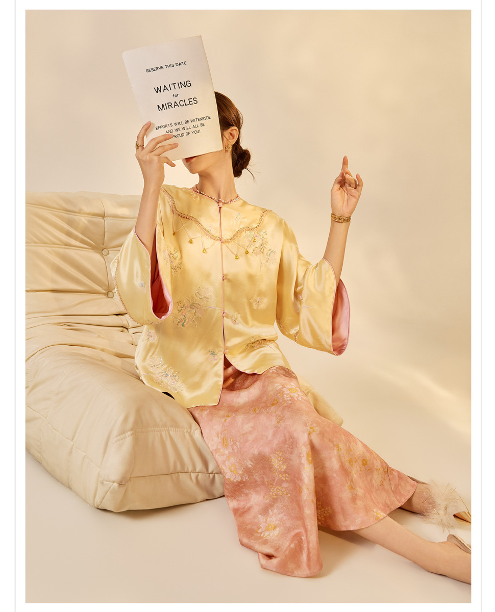 Set áo khoác và đầm hai dây thêu hoa chuyển sắc đính cườm — Áo thun (7 ngày), Áo khoác (7 ngày), Trang phục (7 ngày)