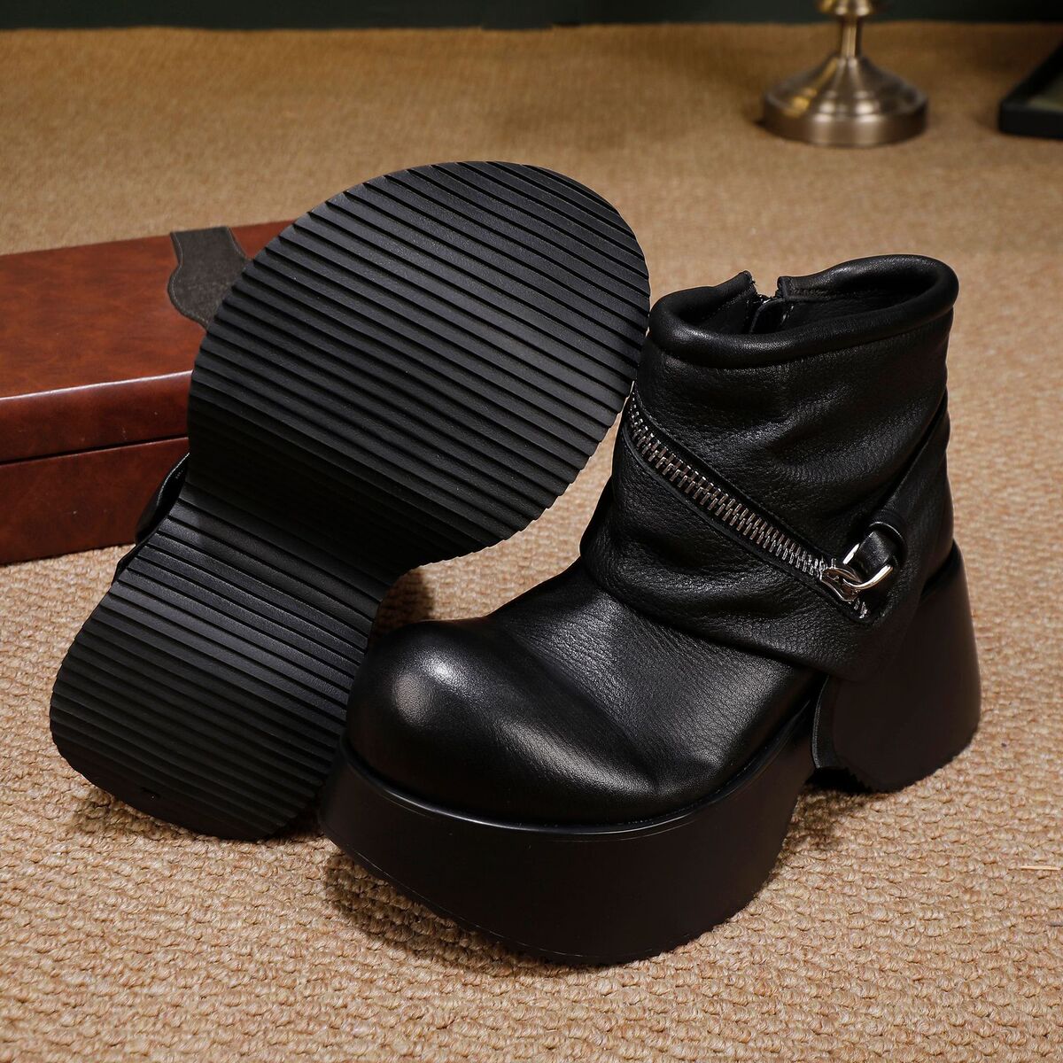 Boot nữ cổ ngắn da bò thật đế dày tăng chiều cao, thiết kế tối giản cá tính — màu đen, Màu nâu