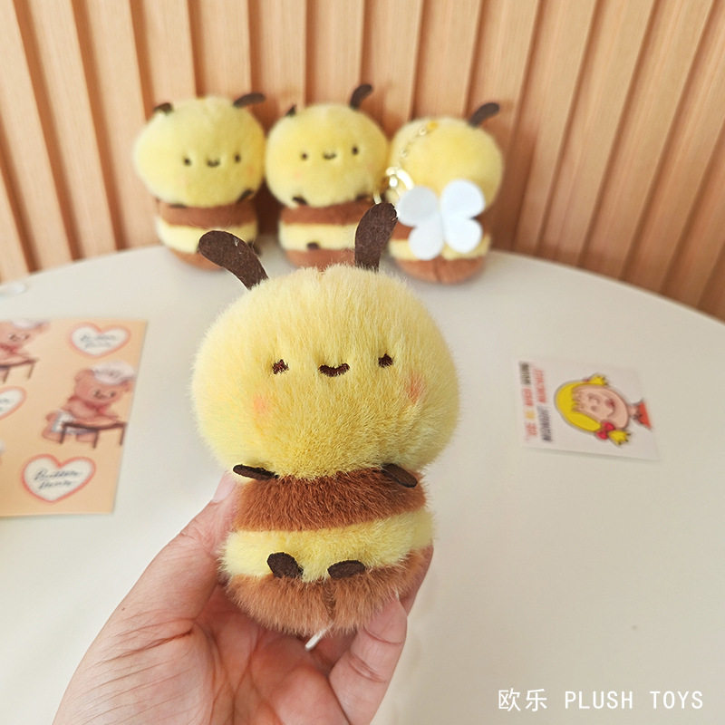 New cute little bee plush doll doll key chain pendant four inch doll machine plush toy wholesale