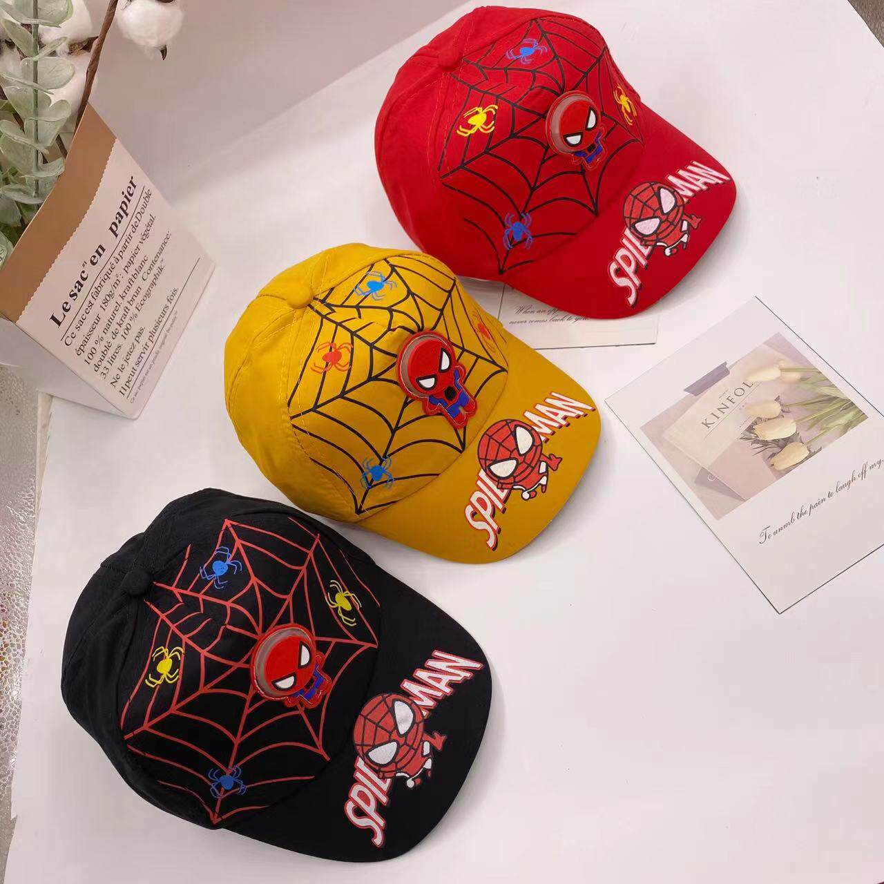 หมวกเด็ก หมวกเบสบอลสไปเดอร์แมนแบบมีไฟ ลายการ์ตูน น้ำหนักเบา สไตล์ฤดูใบไม้ผลิและฤดูใบไม้ร่วง หมวกกันแดดสำหรับเด็กผู้ชาย หมวกแก๊ปป้องกันแสงแดด