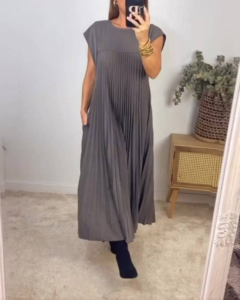 Sleeveless Pleated Dress Round Neck Fashionable Autumn Winter Style Perfect for Casual or Formal Occasions