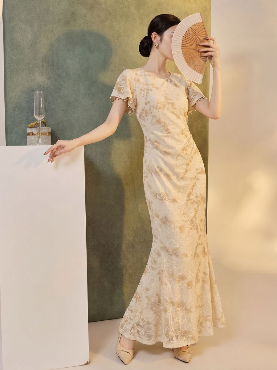 Đầm dài nữ dáng ôm đuôi cá cổ tròn tay ngắn họa tiết hoa — Vàng mơ