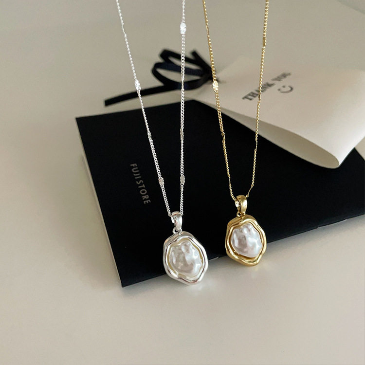 Cold Style Asymmetrical Metal Pearl Necklace for Women Korean Niche Retro Stylish Versatile Elegant Neck Chain Clavicle Chain