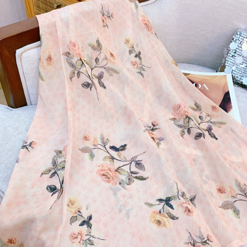 Đầm liền nữ dáng suông cổ chữ V tay dài họa tiết hoa nhí phong cách Pháp — Đầm liền màu hồng sương có dây