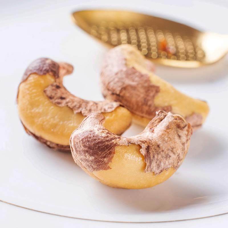 Original Flavor Vietnamese Raw Cashew Nuts in Bulk by Weight, Roasted and Dried Nuts, Snacks for the New Year