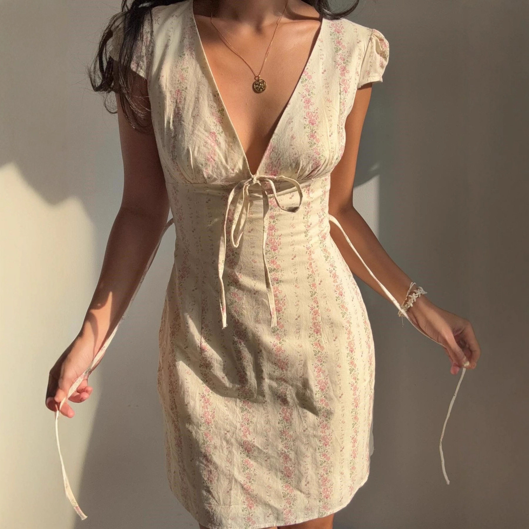 Floral Print Bodycon Dress Slim Fit Waist Cinching Elegant Design Perfect for Parties and Events Ready to Ship