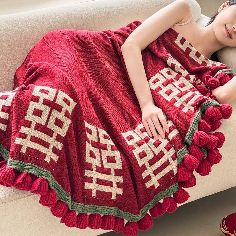 Hand-knitted rose bouquet blanket with 囍 character, wedding engagement gift blanket, shawl blanket, casual design blanket