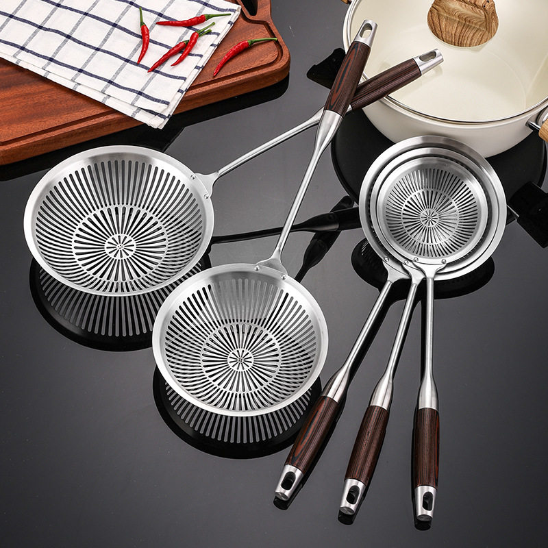 Stainless Steel Skimmer with Hook for Home Use, Hot Pot Skimmer, Anti-Scalding Large Mesh Skimmer, Kitchen Tool, Wire Skimmer, Frying Mesh Skimmer with Wooden Handle