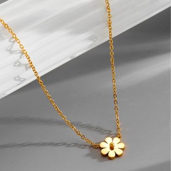 2024 new daisy titanium steel necklace flower sweet day Korean female temperament 18K gold clavicle chain jewelry wholesale