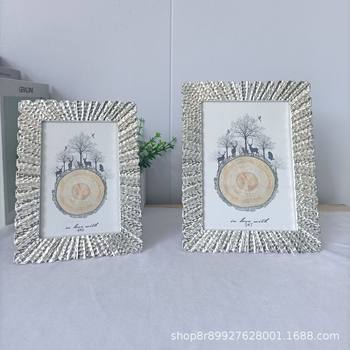 Bright silver fashion European-style metal photo frame table, lightweight and high hardness family ornaments decoration