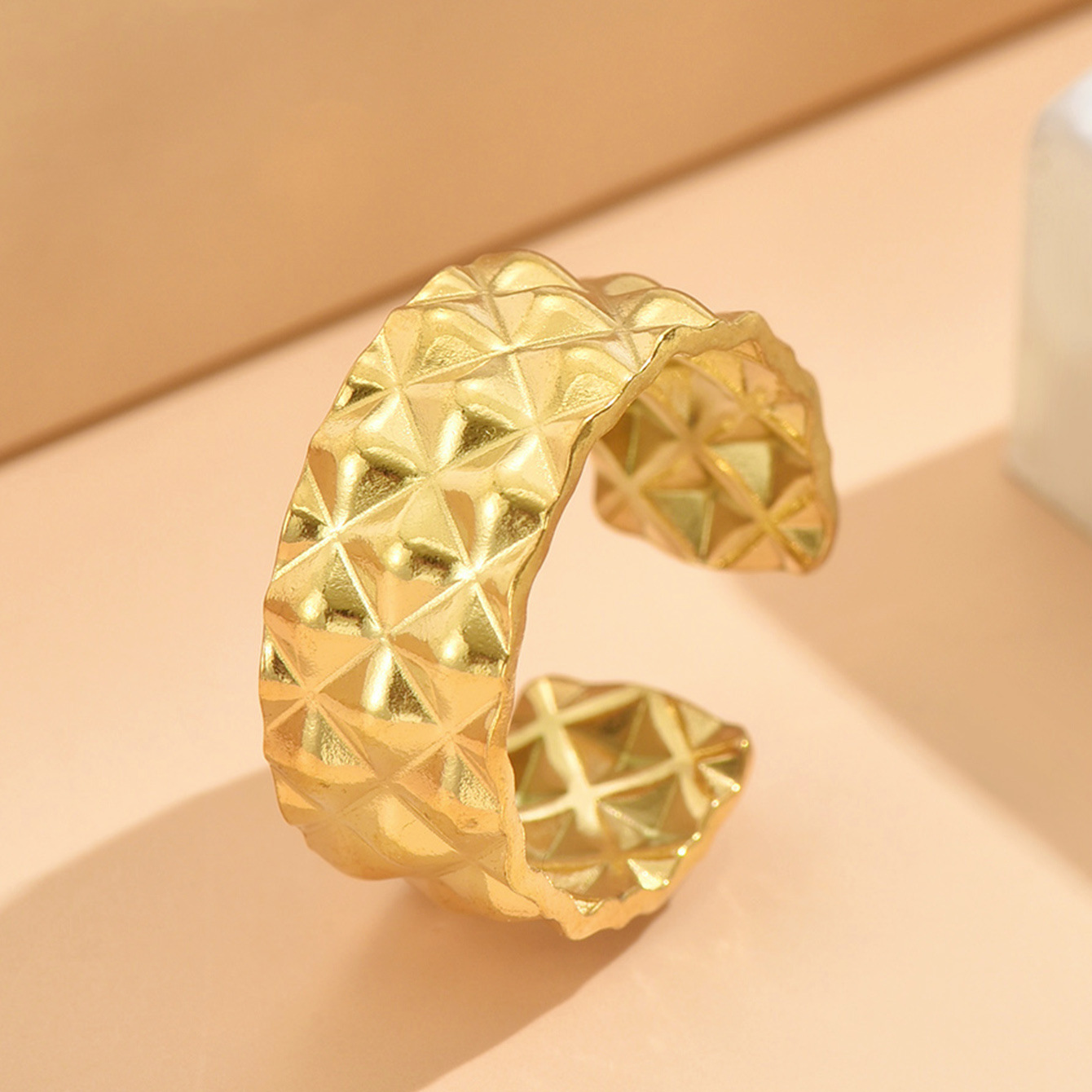 跨境复古经典菱格纹理设计不锈钢开口戒指轻奢镀金不掉色手饰现货