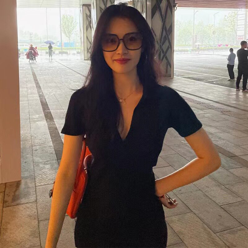 Váy Ôm Body Dệt Kim Tay Ngắn Thanh Lịch Màu Đen chi tiết 4