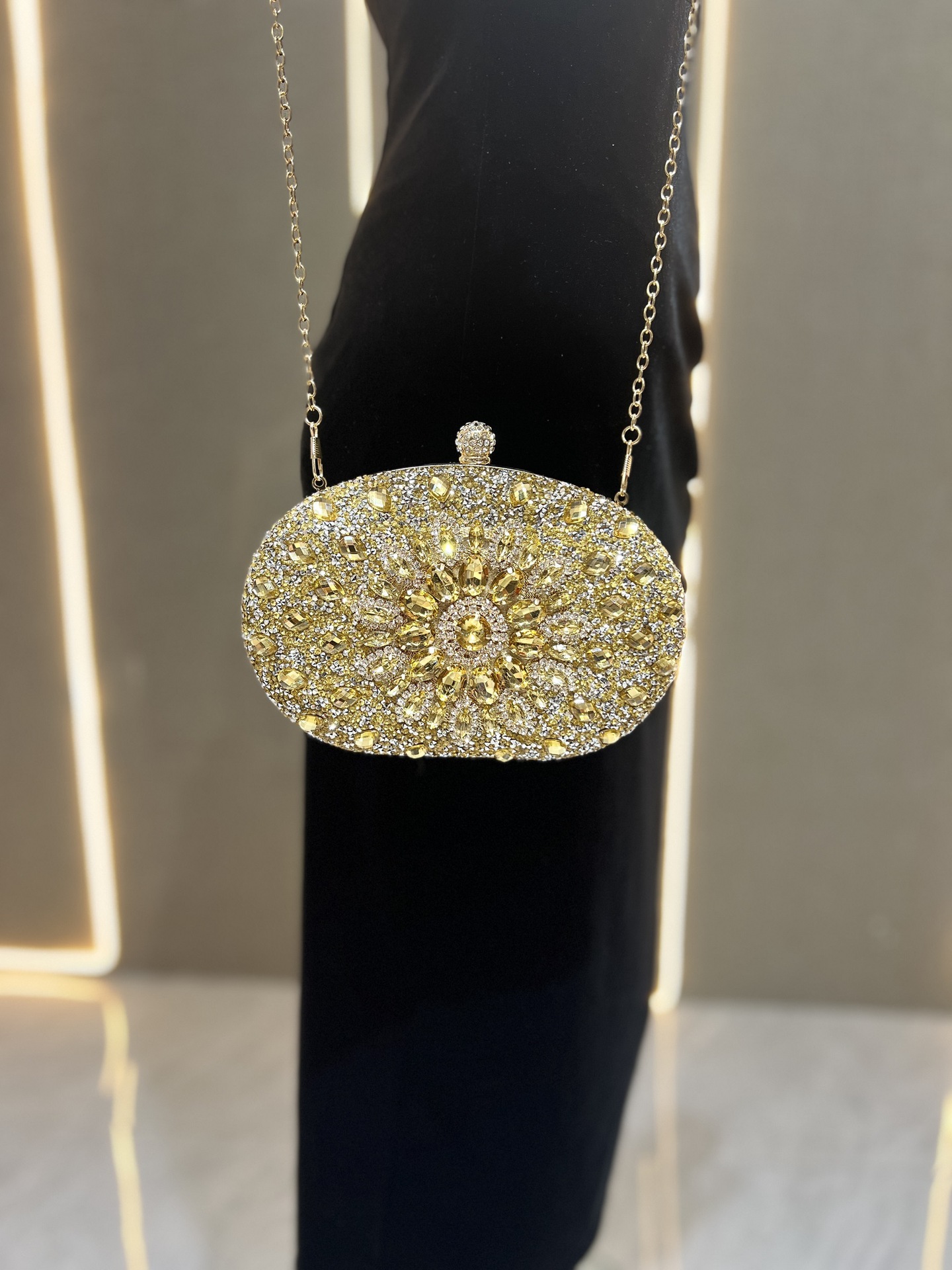 Cross-border Rhinestone Sunflower Dress Banquet Bag Luxury Celebrity Elegant All-match Diamond-encrusted Crossbody Small Handbag Full Diamond 21 O1CN014YjoEg2LHXp7tGN7c !!2216856689667 0 cib