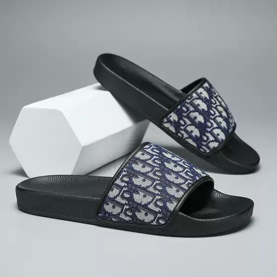 Slippers for Men to Wear Outside in Summer for Work, Breathable Thick-Soled Trendy and Fashionable Summer Beach Shoes