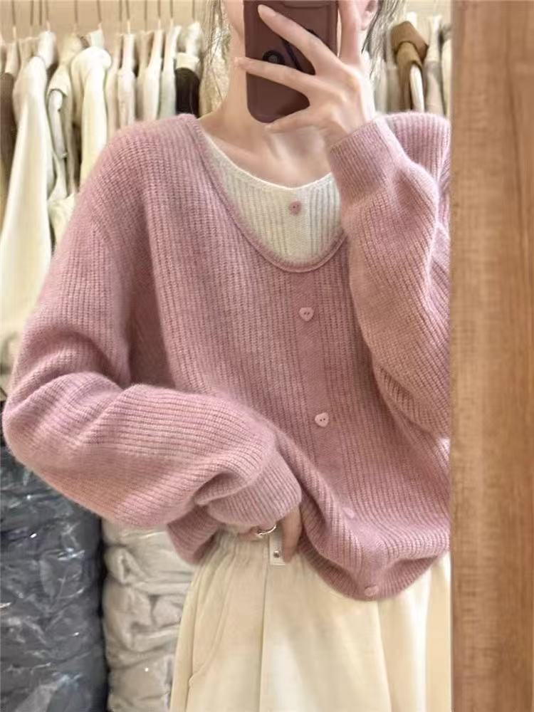 今年流行温柔风拼色假两件针织衫女秋冬季小清新宽松慵懒套头毛衣