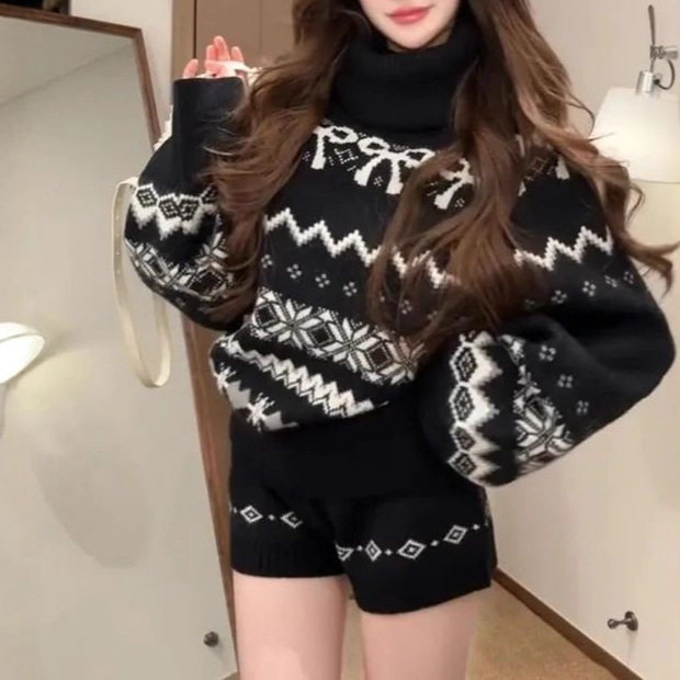 Fashion Suit for Women, Autumn and Winter New Style, Long-Sleeved Loose Jacquard Casual Sweater, Slimming Korean Style Soft Shorts Two-Piece Set