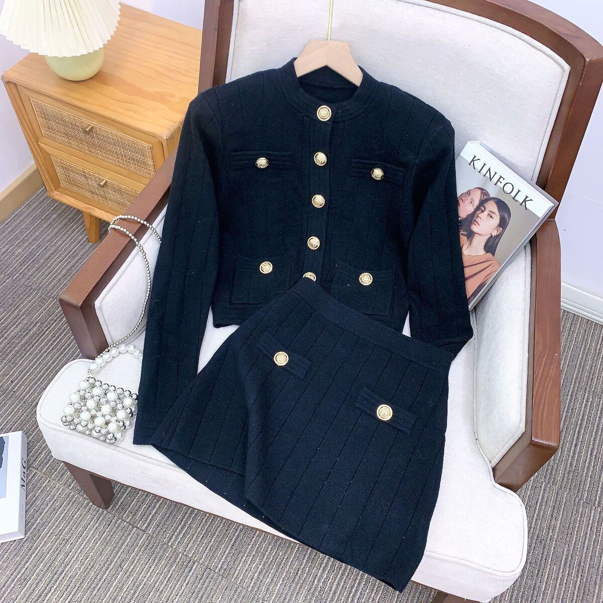 Set áo len dệt kim phối chân váy ngắn nữ phong cách thanh lịch — Chân váy màu trắng, Váy nửa màu đen, Áo màu đen, Áo màu trắng