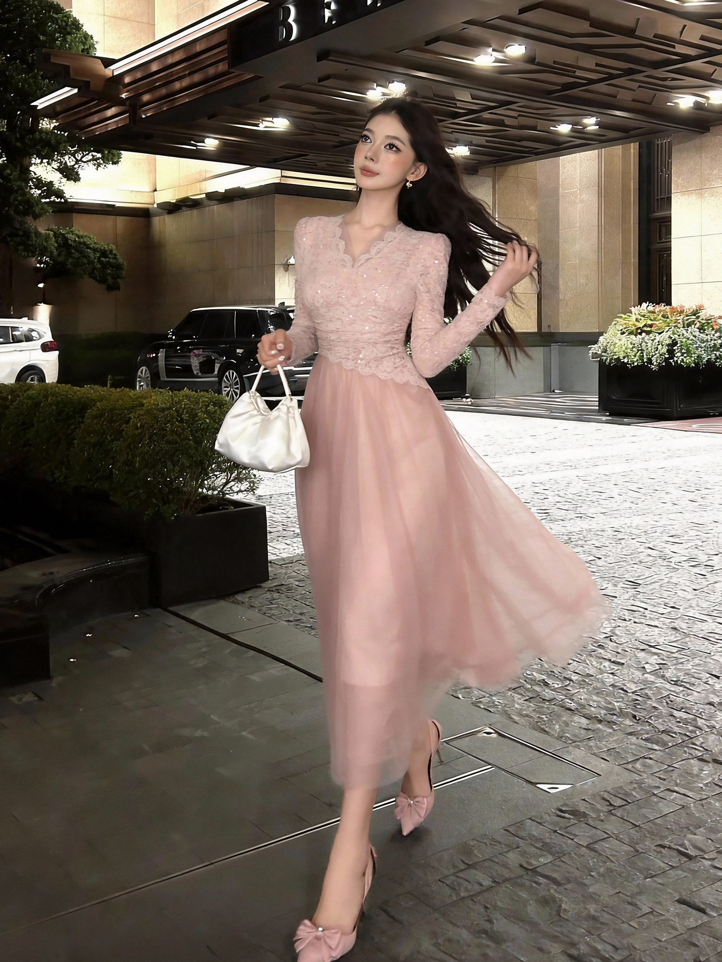 Đầm liền thân lưới xòe rộng chiết eo cổ chữ V phối ren phong cách dịu dàng thanh lịch — Màu hồng, Màu kaki