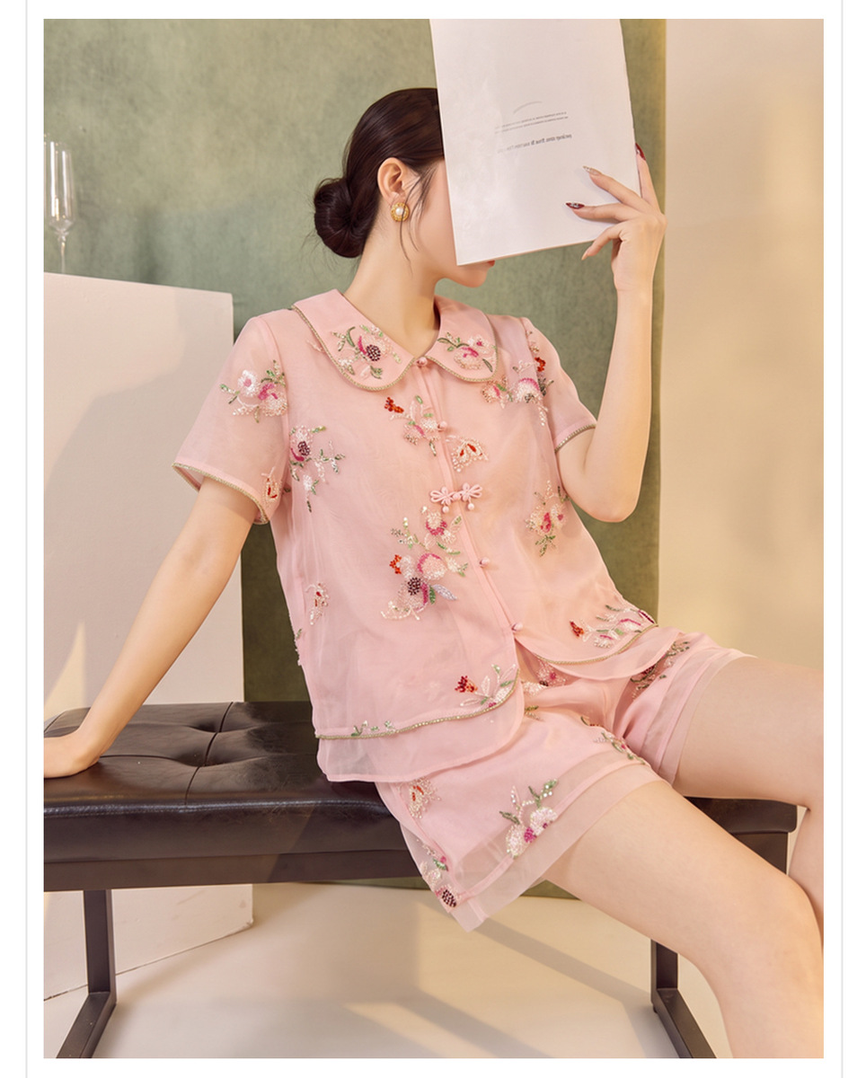 Bộ áo sơ mi không tay thêu họa tiết hoa và quần short dài, phong cách retro nghệ thuật — Quần short thêu hạt (giao hàng trong 7 ngày), Quần short thêu hạt (giao hàng trong ngày), Áo thêu hạt (giao hàng trong 7 ngày), Áo thêu hạt (giao hàng trong ngày)