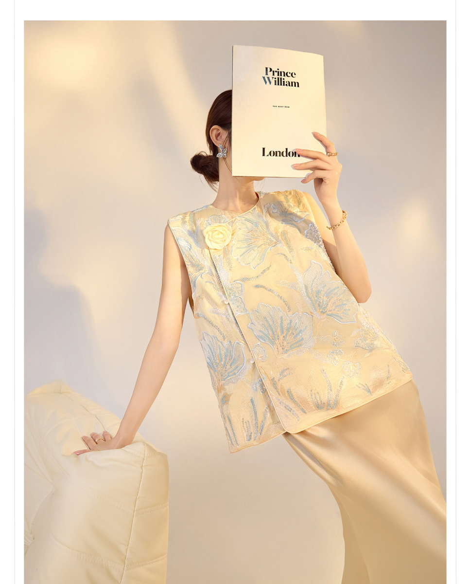 Áo vest nữ không tay thêu hoa nổi chất liệu satin phối họa tiết cành hoa — Hồng xanh (phát hành cùng ngày), Màu xanh hồng (giao hàng trong 7 ngày), Màu xanh mơ (giao hàng trong 7 ngày), Màu xanh mơ (phát hành cùng ngày)