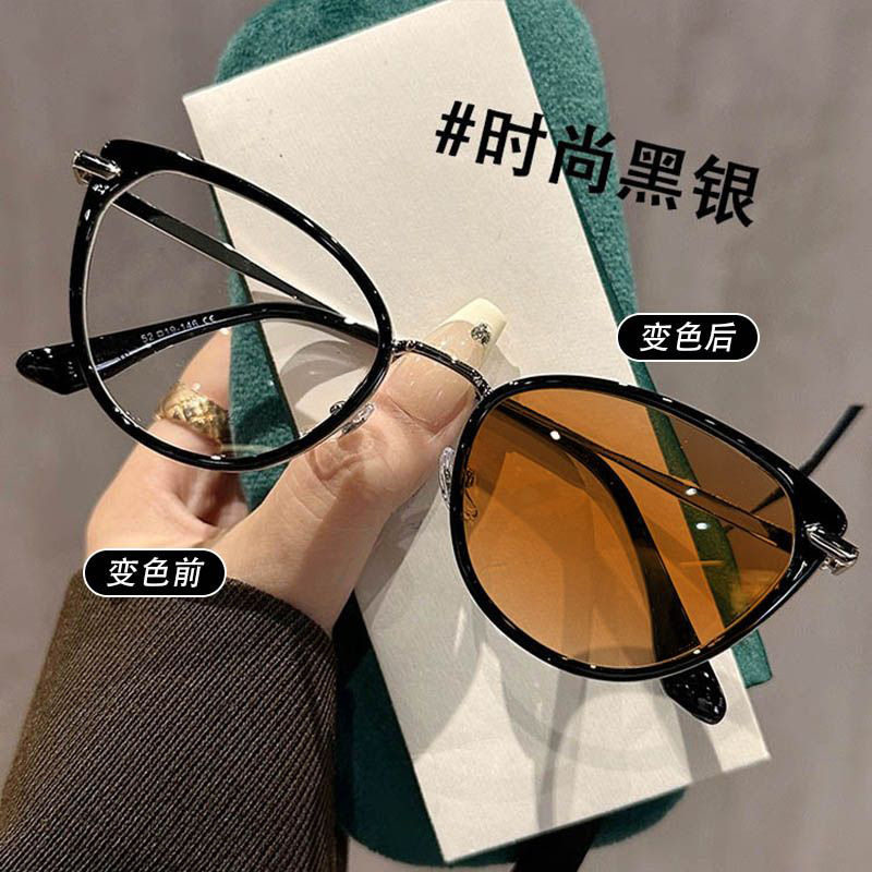 Internet Celebrity Same Style European and American Style Cat's Eye Color Changing Frame Women's Fashionable Light Luxury Anti-Blue Light Flat Mirror Ultra Light Myopia Frame