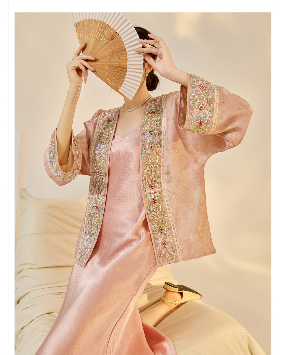 Áo khoác cardigan nữ thêu nổi cầu kỳ cổ chữ V dáng suông — Phấn phủ Peach Mist (giao hàng trong 7 ngày)