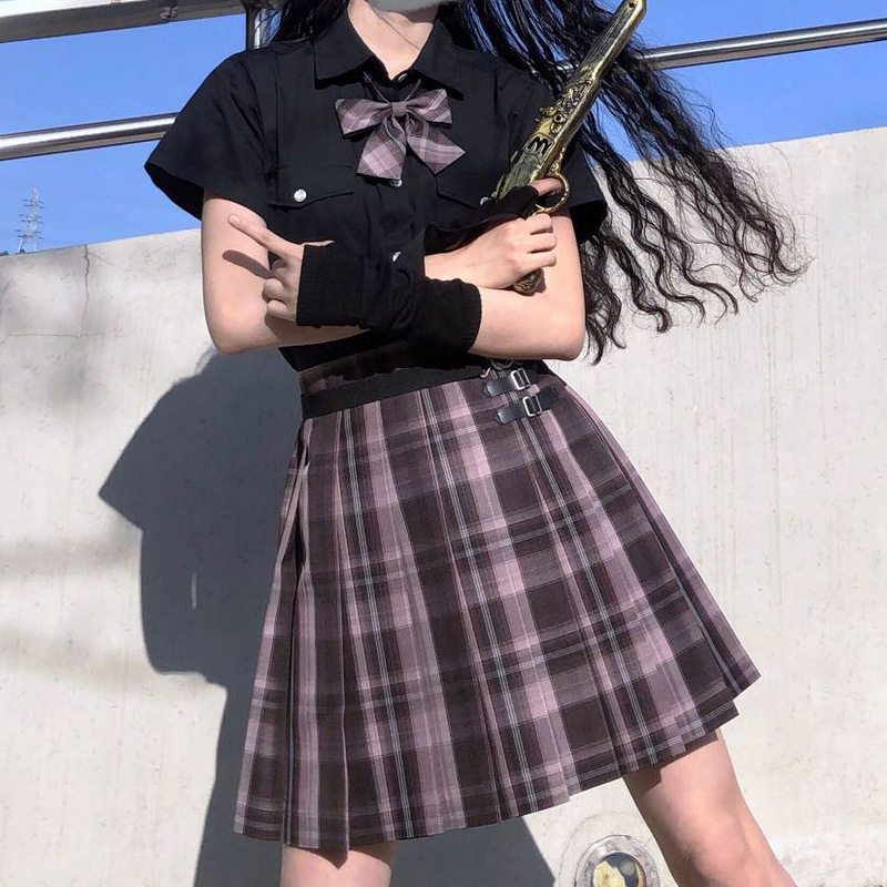 Gq9137チェックスカート + 黒の先襟半袖 + 蝶ネクタイ